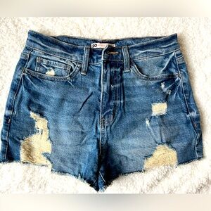 Distressed Cut off denim shorts / California closet staple!